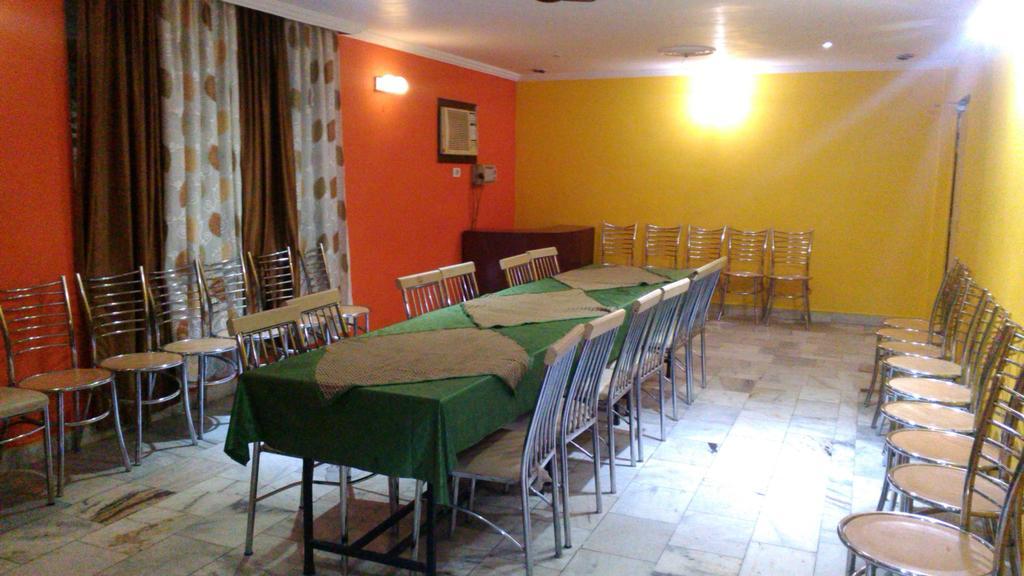 Hotel Kanishka Канпур Экстерьер фото